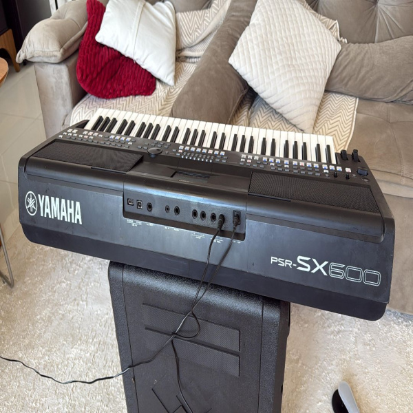 TECLADO SX600 YAMAHA + 2 MIL NO PIX 